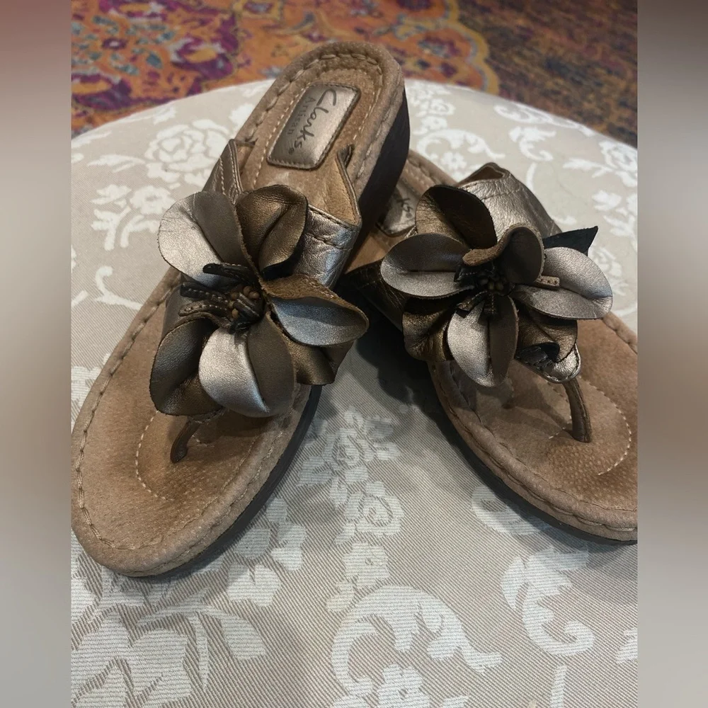 Elegant Clark’s Bronze Flower Sandals open toe